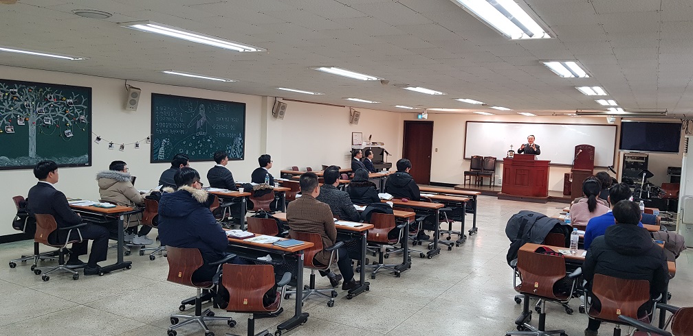 2019년목사고시 예배광경.jpg