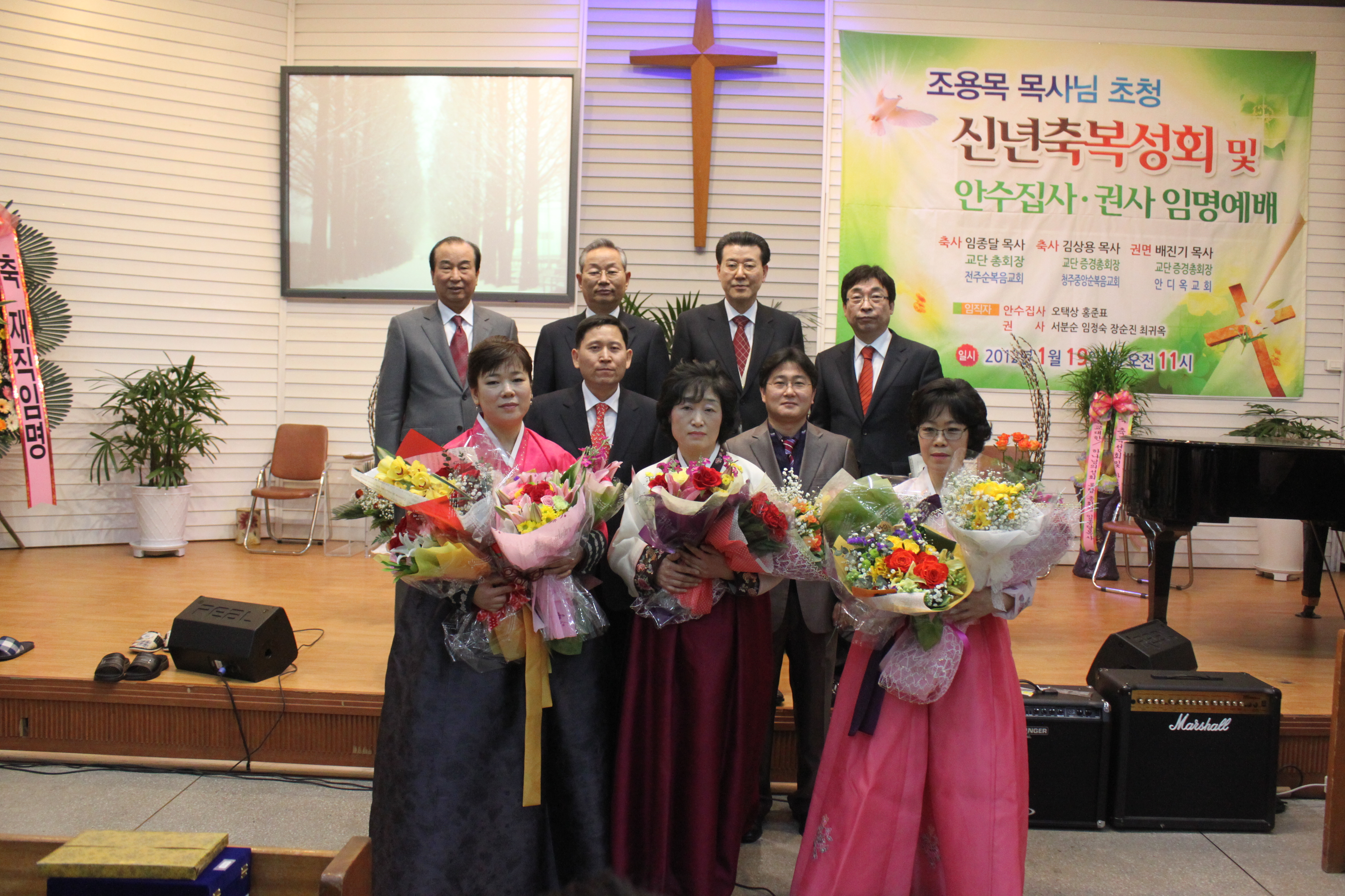 청신교회기념촬영.JPG