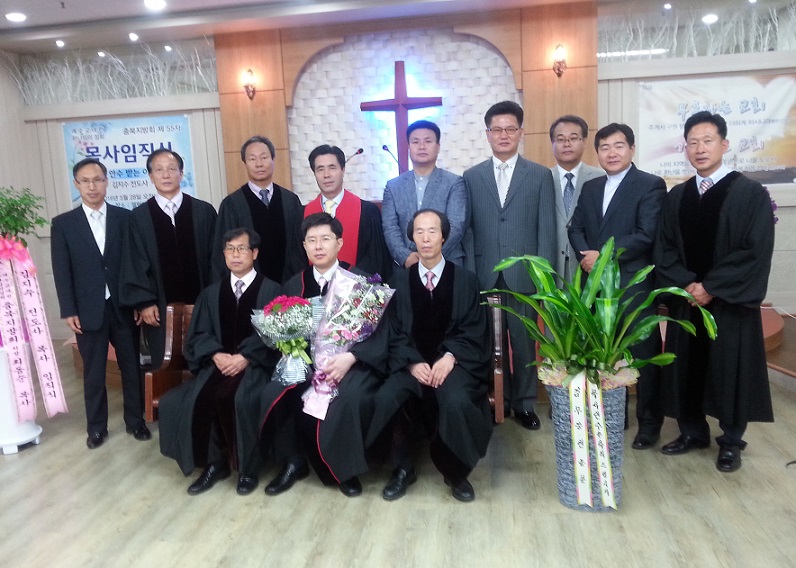 충북지방회 목사 안수식1.jpg